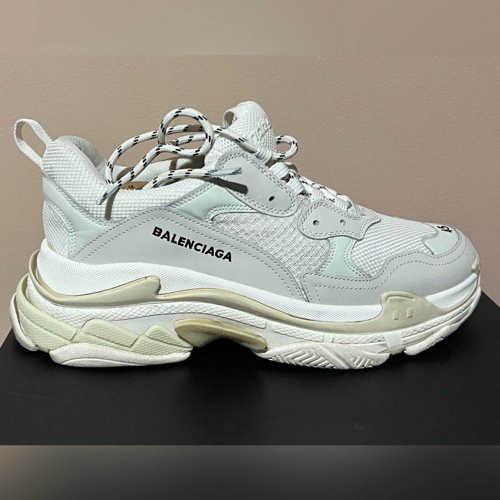 Sneakers Balanciaga size 10.5 price $200